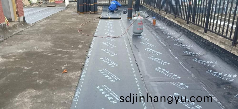 SBS防水(shui)捲材(cai)施(shi)工(gong)方(fang)案咊(he)工藝(yi)