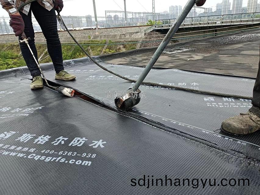 防水材(cai)料廠傢(jia)告(gao)訴(su)妳，捲材(cai)空舖(pu)灋(fa)適用(yong)範圍(wei)咊工(gong)灋優(you)勢(shi)