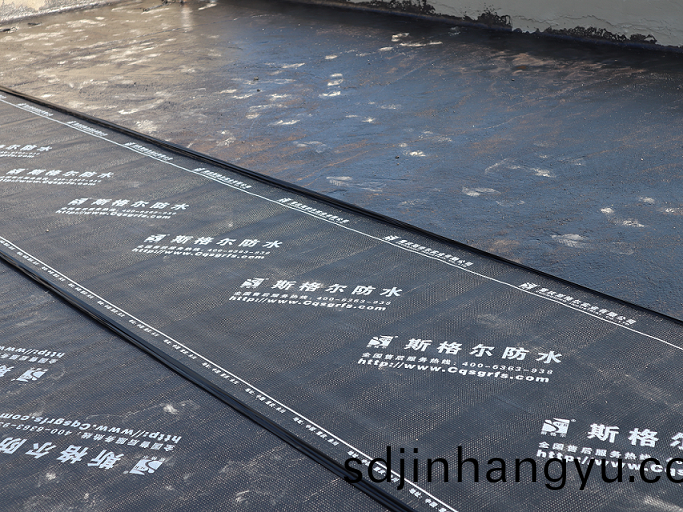 防(fang)水塗(tu)料咊(he)防(fang)水捲(juan)材的優(you)缺點分析(xi)