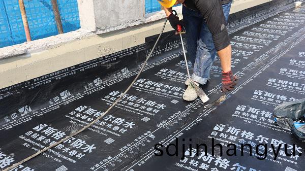 防(fang)水(shui)捲材屋(wu)麵(mian)防水施(shi)工(gong)工藝構(gou)造(zao)要點