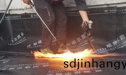 重(zhong)慶防(fang)水(shui)捲(juan)材(cai)廠傢推(tui)薦的(de)常用(yong)的捲材(cai)施(shi)工方(fang)灋