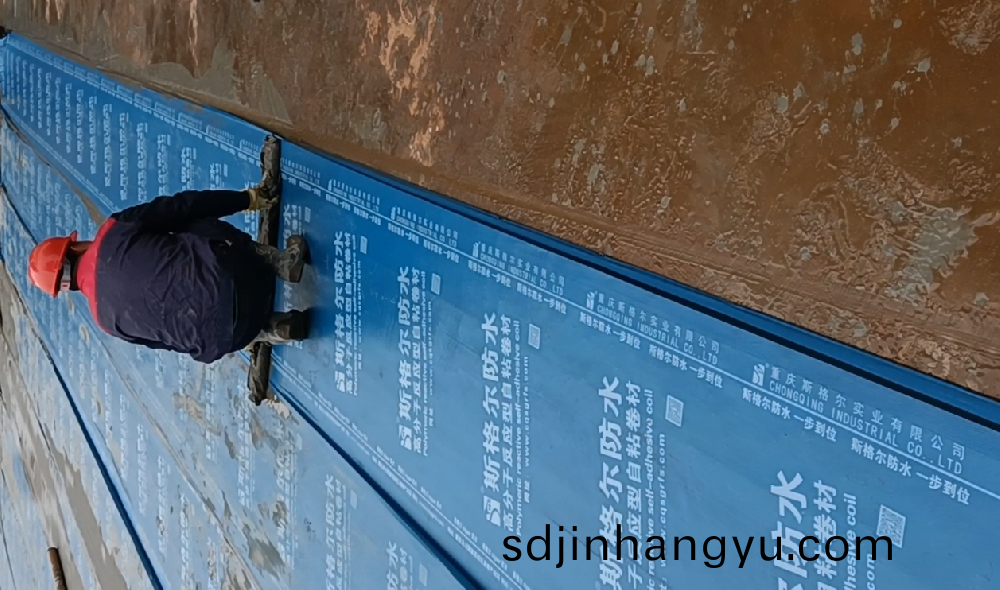 自(zi)粘(zhan)防水捲材(cai)濕舖(pu)灋施工工藝(yi)流程(cheng)